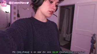 evelynpiers chaturbate The insistent babe caresses her charms