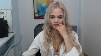 leila_il chaturbate Charming bitch gets fucked in pussy