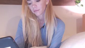 nikiskyler chaturbate Shy babe fucks pussy with phallus