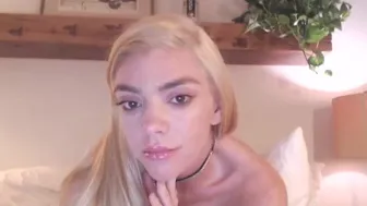 nikiskyler chaturbate Busty lady masturbates the fornt cap with a sex toy