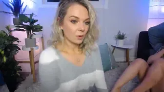 caireen chaturbate  caresses the holes with his hand