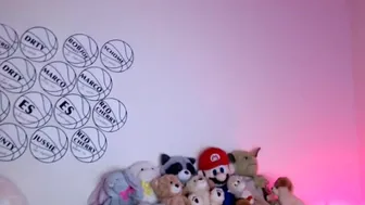 jennyjinx chaturbate Shy babe caresses shaved cunt