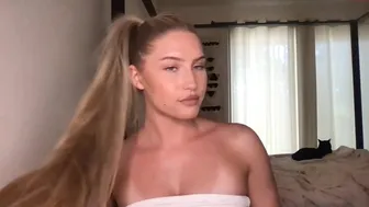 thezabrina chaturbate Busty small exposes her charms