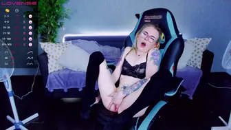 sedwunder chaturbate Naughty bitch caresses big tits