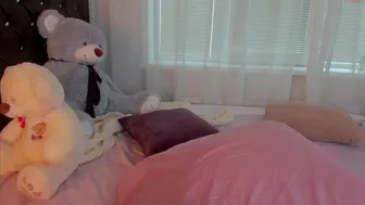 angelina_new Cute chicks masturbate shaved cunt