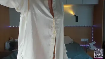 crazydaisy_  handjob lying on the bed