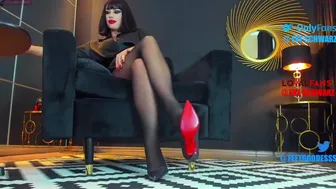 feetgoddesss Luxurious bitch in no hurry to undress