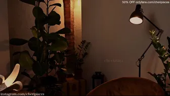 cherizuza Entertaining lady chatting in fries