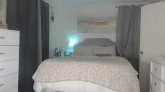 queen_bambii Gorgeous girl masturbates cunt