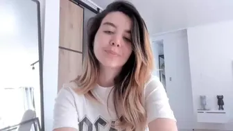 lauravega Flirty mouse jumps on a sex toy