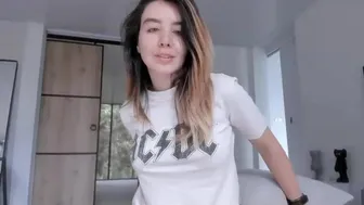 lauravega Sultry babe talking in lingerie