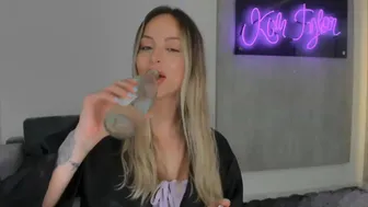 kimtylor_ amazing newest video July-10-2022