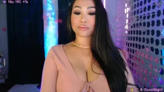 sincityvee Young babe jerks both holes