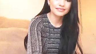 mikki_g Cute bitch jerks off pussy