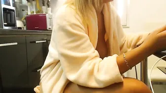pricessdeea Ardent hottie masturbates with a pussy