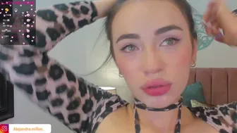 alejamillan The chick measures beautiful outfits-