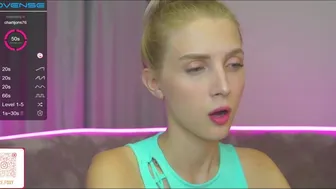 oh-honey Sexy wench sucks dick