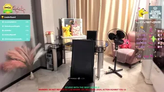 mikki Mature slut pulls pussy while lying in a chair