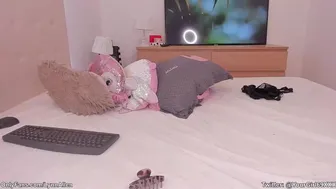 yourgirl69xxx Awesome bitch seduces with beautiful forms