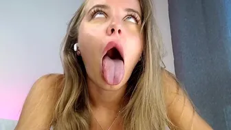 blackfoxvortex Elegant hottie caresses the cap and shows the chest