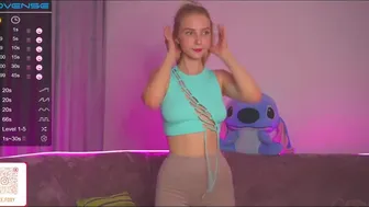 oh-honey Charming ass fucks her pussy