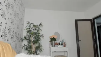 ms_seductive Charming babe undresses and jerks off