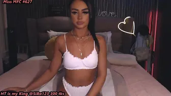 morrenna Masturbates the cap behind the cash register