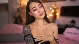 jul_la_la  showed pussy on the street