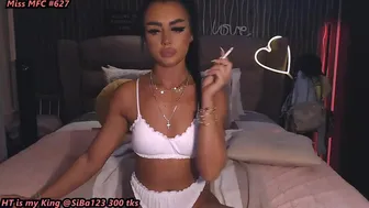 morrenna Girl with tight booty undresses completely