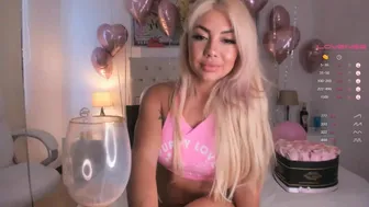 camillebday Sexy babe dancing striptease