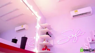 Sofi_1 Gorgeous chick caresses shaved cunt