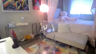 tiffsworld Skinny beauty pulls pussy