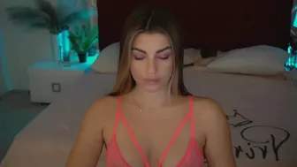 alleksandra_ Tasty babe tames its lust