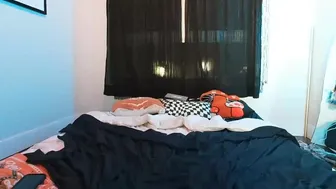 mia_v_  gets an orgasm form jerking