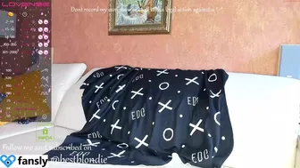bestblondiiecb Cool girl masturbates cap