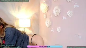 anniekarrera1 Crazy chick spreads legs