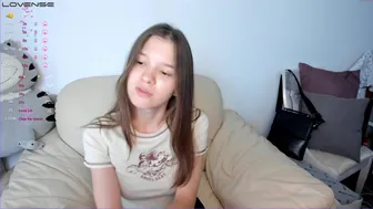 joanbenne chaturbate Beautiful lady gently masturbates pussy