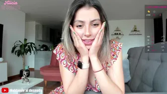 aliciawonder_ chaturbate Amazing bitch fucks juicy holes