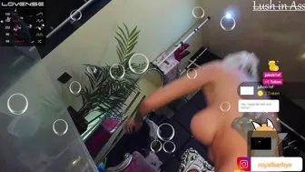 royalsquirt_ chaturbate  caresses the clit with a toy