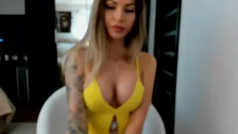 sweetndcrazy chaturbate Luxurious babe fucks pussy relish