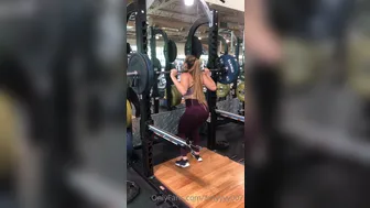 Amy Baby aka amyyyy onlyfans  shows how deep a toy can be in your mouth