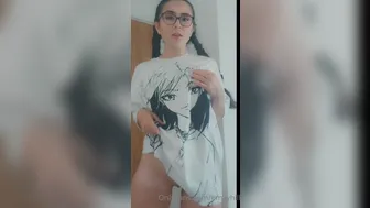 onlyfans bitch with big ass turns on chic body