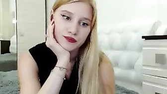 goldcurves Buxom fucks pussy with phallus