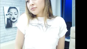 meisje99 Skin Masturbates Pussy