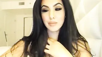 makayladivine Desired sweetheart caresses sexual lips