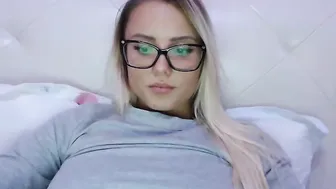 sexysweet_daniela Shy babe pulls shaved pussy