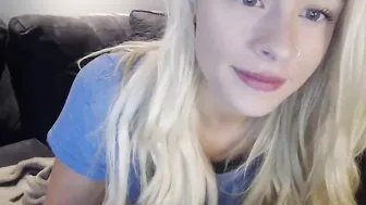 oliviaowens Crazy queen gently pulls the vagina