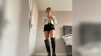 Daisy Drew aka beachbbyxxx onlyfans cute shmara pulls pussy