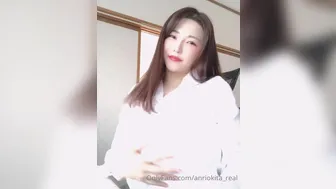 Anri Okita aka anriokita_real onlyfans babe with a huge ass jerks off both holes