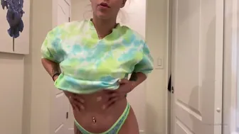 Kali Roses aka kaliroses onlyfans pretty woman sitting in a chair